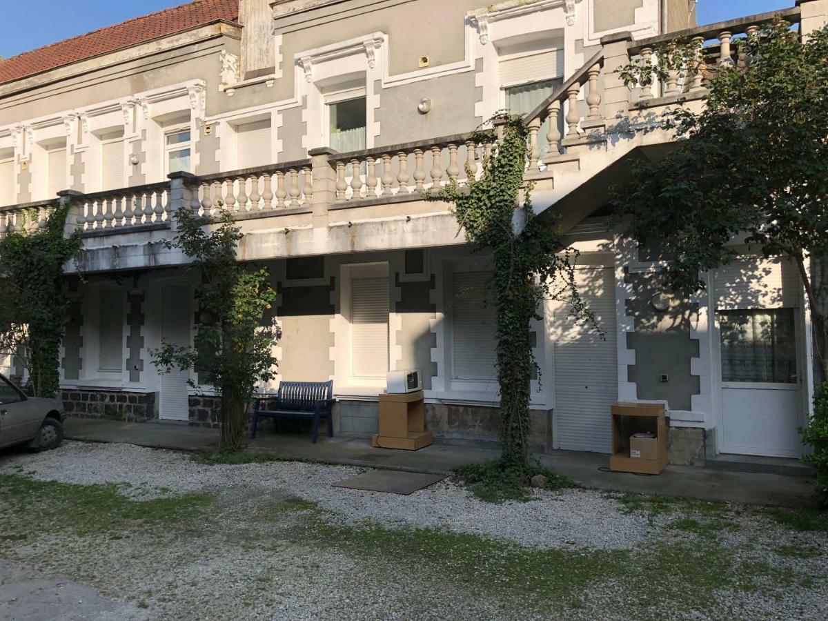 Aux Thermes Saint-Amand-les-Eaux Bagian luar foto